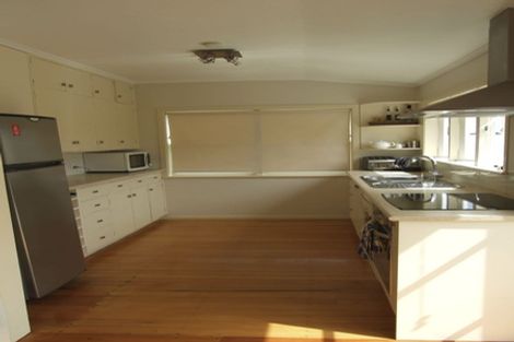 Photo of property in 1/130 Sunset Road, Unsworth Heights, Auckland, 0632