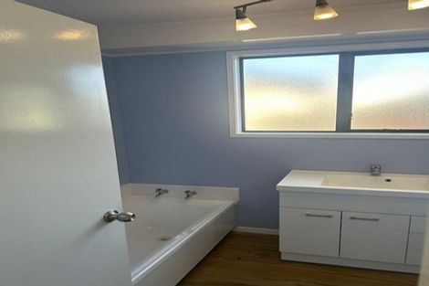 Photo of property in 12 Edwin Freeman Place, Ranui, Auckland, 0612