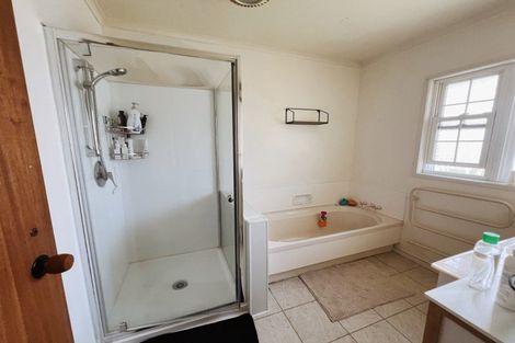 Photo of property in 80 Iranui Road, Inner Kaiti, Gisborne, 4010
