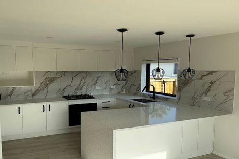 Photo of property in 4 Hughdene Place, Henderson, Auckland, 0610