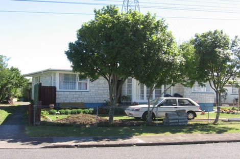 Photo of property in 38 Cobham Crescent, Kelston, Auckland, 0602