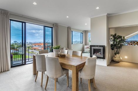 Photo of property in 2 Ashburn Close, Orewa, 0931