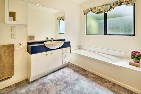 Photo of property in 23a Golf Road, Paraparaumu Beach, Paraparaumu, 5032