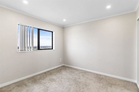 Photo of property in 11 Kirikiri Drive, Papakura, 2110