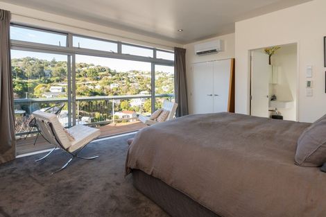 Photo of property in 28 Tiketike Way, Brooklyn, Wellington, 6021