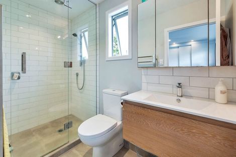 Photo of property in 9 Wharf Road, Te Atatu Peninsula, Auckland, 0610