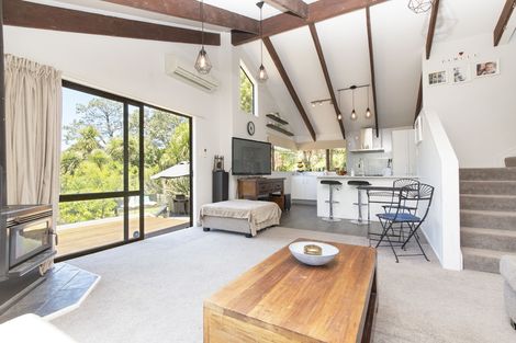 Photo of property in 692 South Titirangi Road, Titirangi, Auckland, 0604