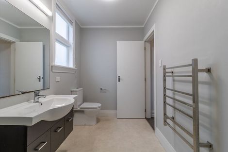 Photo of property in 31 Apuka Street, Brooklyn, Wellington, 6021