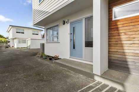 Photo of property in 115f2 Queens Drive, Lyall Bay, Wellington, 6022