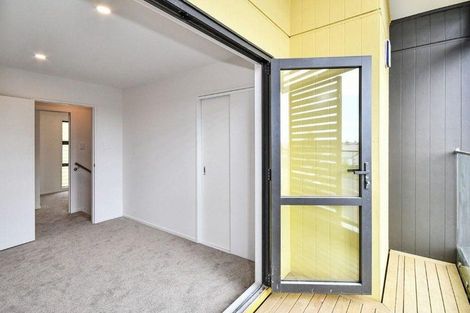 Photo of property in 2/3226 Great North Road, New Lynn, Auckland, 0600