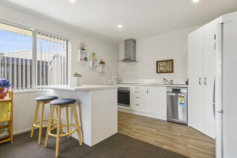 Photo of property in 1 Lance Way, Papamoa, 3118