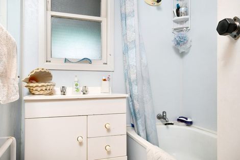 Photo of property in 50 Savoy Road, Glen Eden, Auckland, 0602