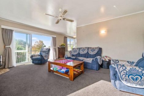 Photo of property in 2 Lowtherhurst Road, Massey, Auckland, 0614