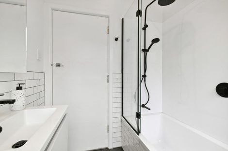 Photo of property in 13 South Karori Road, Karori, Wellington, 6012