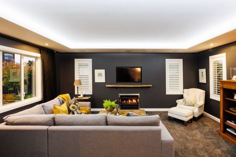 Photo of property in 5 Fairway Grove, Hokowhitu, Palmerston North, 4410