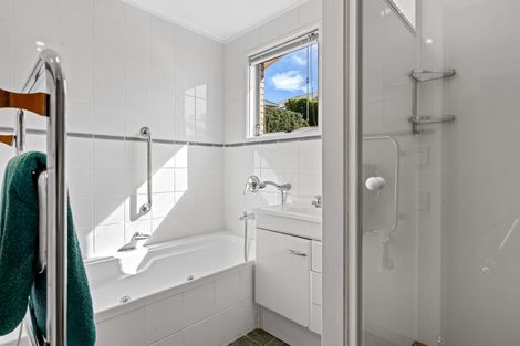 Photo of property in 30 Upper Chelverton Drive, Red Beach, 0932