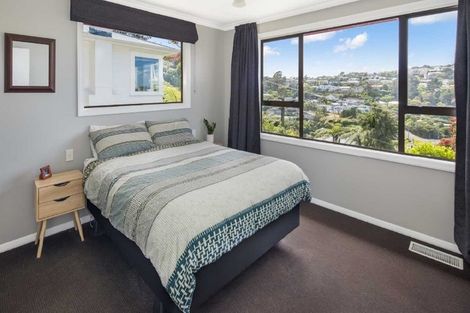 Photo of property in 102 Ruskin Road, Newlands, Wellington, 6037