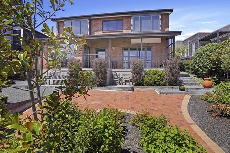 Photo of property in 11 Hilltop Lane, Mount Pleasant, Christchurch, 8081