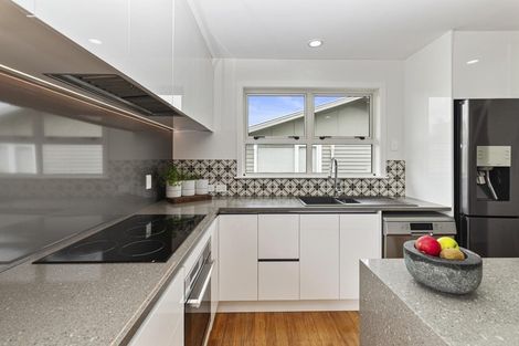 Photo of property in 12 Kashmir Road, Glen Eden, Auckland, 0602