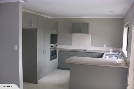 Photo of property in 32 Carrick Glen Avenue, Flat Bush, Auckland, 2019