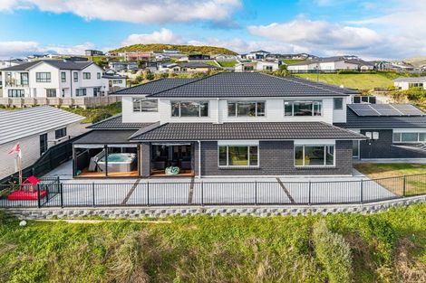 Photo of property in 10 Omaka Place, Aotea, Porirua, 5024