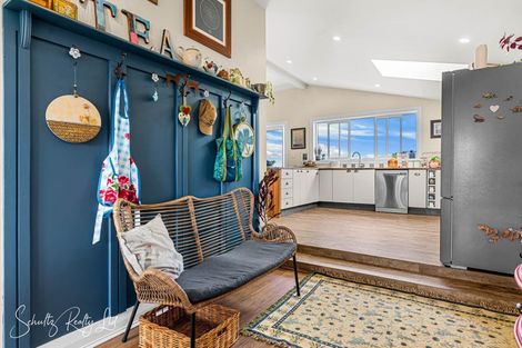 Photo of property in 17 Oparakau Road, Matakohe, 0594