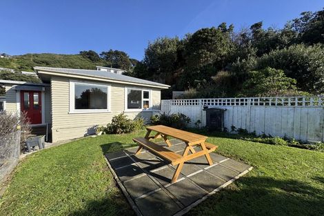 Photo of property in 16 Hungerford Road, Lyall Bay, Wellington, 6022