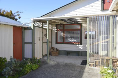 Photo of property in 2 Garrison Street, Carterton, 5713