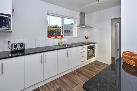 Photo of property in 12 Crampton Place, Manurewa, Auckland, 2102