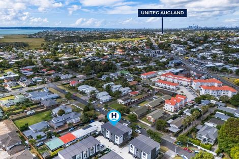Photo of property in 19 Taipahitini Road, Rosehill, 2113