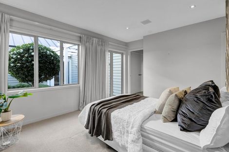 Photo of property in 1 Gleneagles Way, Waiwhakaiho, New Plymouth, 4312