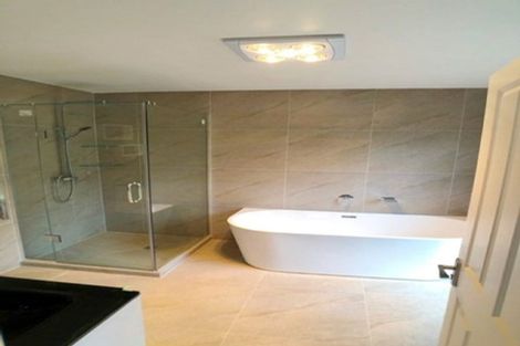 Photo of property in 8 Namsan Close, Fairview Heights, Auckland, 0632