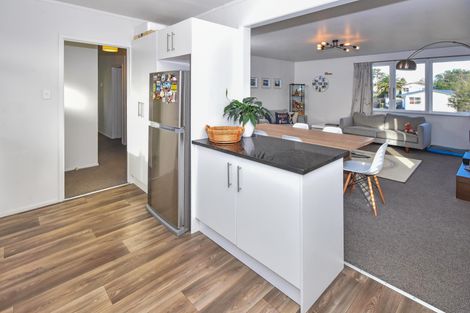 Photo of property in 12 Crampton Place, Manurewa, Auckland, 2102