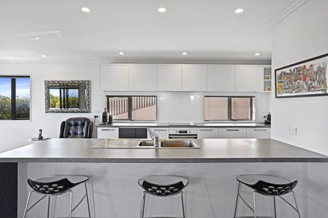 Photo of property in 11 Hilltop Lane, Mount Pleasant, Christchurch, 8081