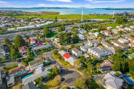Photo of property in 2/61 Royal View Road, Te Atatu South, Auckland, 0610