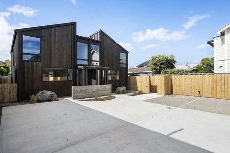 Photo of property in 96 Apu Crescent, Lyall Bay, Wellington, 6022