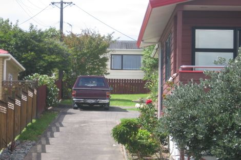 Photo of property in 1/17 College Road, Northcote, Auckland, 0627