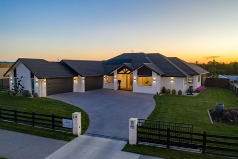 Photo of property in 19 Mike Smith Drive, Cambridge, 3434