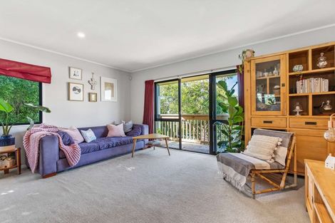 Photo of property in 6 Nielsen Place, Massey, Auckland, 0614