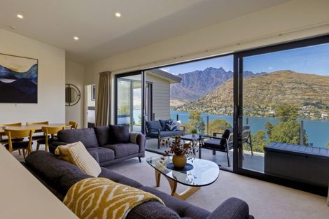 Photo of property in 8 Goldrush Way, Queenstown, 9300