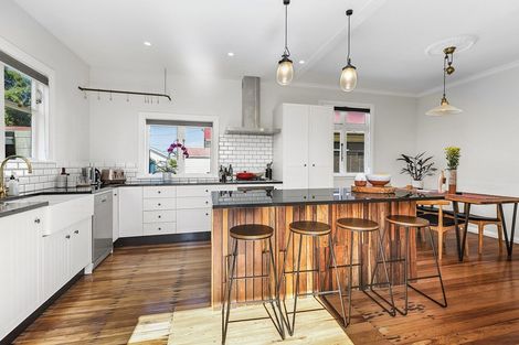 Photo of property in 99 The Parade, Island Bay, Wellington, 6023