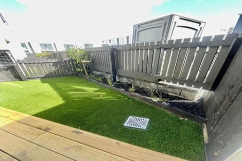 Photo of property in 2 Mikoikoi Crescent, Mangere Bridge, Auckland, 2022