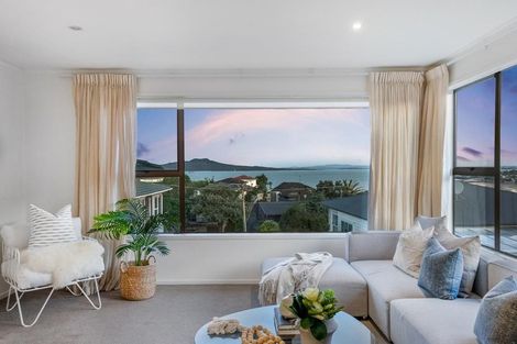 Photo of property in 3/28 Beach Road, Castor Bay, Auckland, 0620