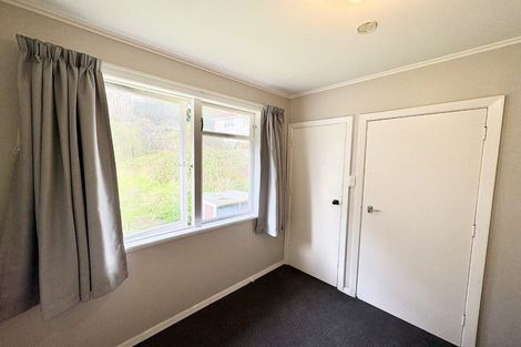 Photo of property in 2a-2b Devon Place, Cannons Creek, Porirua, 5024