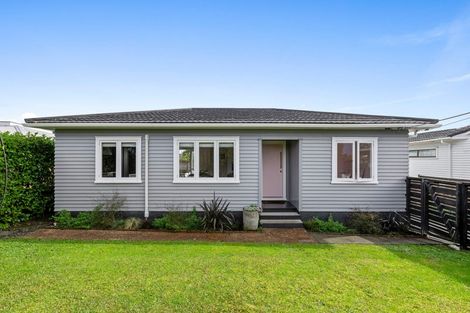 Photo of property in 1/74 College Road, Northcote, Auckland, 0627