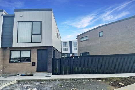 Photo of property in 2 Mikoikoi Crescent, Mangere Bridge, Auckland, 2022