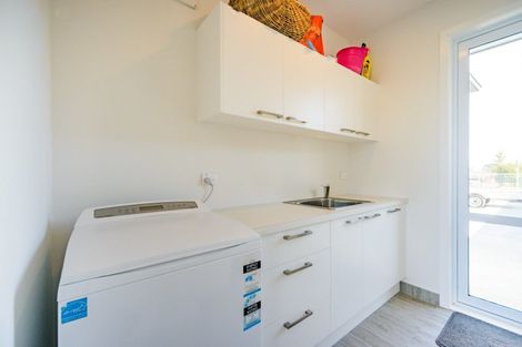 Photo of property in 33 Hartwell Drive, Kelvin Grove, Palmerston North, 4470