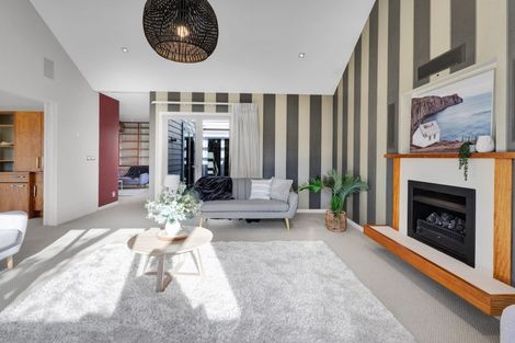 Photo of property in 1 Gleneagles Way, Waiwhakaiho, New Plymouth, 4312