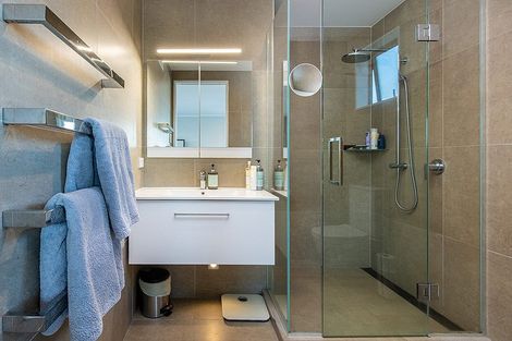 Photo of property in 3a Rossmore Terrace, Murrays Bay, Auckland, 0630
