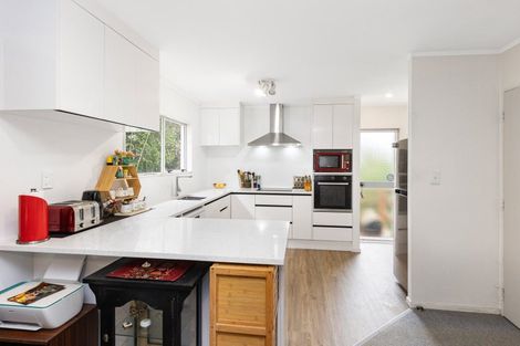 Photo of property in 2/16 Lilburn Crescent, Massey, Auckland, 0614